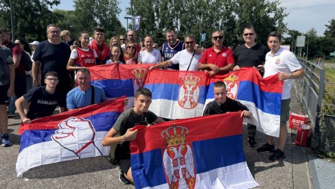 LIL U RITMU SRBIJE: Pristalica orlova ima sa svih strana sveta, a i stranci navijaju za naše košarkaše! LIL U RITMU SRBIJE: Pristalica orlova ima sa svih strana sveta, a i stranci navijaju za naše košarkaše!