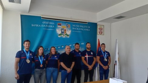 DUNJA I MARKO U GRADU SVETLOSTI: Prijem za bačkopalanačke kajakaše DUNJA I MARKO U GRADU SVETLOSTI: Prijem za bačkopalanačke kajakaše