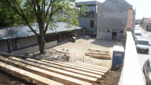 NIČE SRPSKI KULTURNI CENTAR U GLINI: Ima više od 1.000 metara kvadratnih korisne površine, biće mesto okupljanja Srba sa Banije (FOTO) NIČE SRPSKI KULTURNI CENTAR U GLINI: Ima više od 1.000 metara kvadratnih korisne površine, biće mesto okupljanja Srba sa Banije (FOTO)