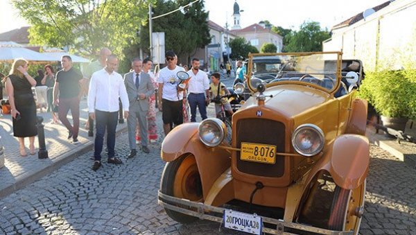АУТО СОФИЈЕ ЛОРЕ И ПРИСЛИЈА: Изложба олдтајемра у оквиру манифестације Грочанске свечаности АУТО СОФИЈЕ ЛОРЕ И ПРИСЛИЈА: Изложба олдтајемра у оквиру манифестације Грочанске свечаности