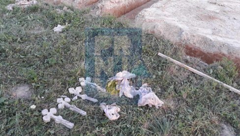 BAGER ISKOPAO KAMENE KRSTOVE: Neobično otkriće u naselju u Prnjavoru uznemirilo stanovnike grada BAGER ISKOPAO KAMENE KRSTOVE: Neobično otkriće u naselju u Prnjavoru uznemirilo stanovnike grada