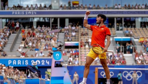 SPASAVA SET LOPTE I POBEĐUJE REDOM: Karlos Alkaraz u polufinalu Olimpijskih igara SPASAVA SET LOPTE I POBEĐUJE REDOM: Karlos Alkaraz u polufinalu Olimpijskih igara