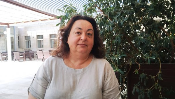 ЗА РОЂЕНДАН ПРИЧА О ОБРЕНОВИЋИМА И ИСТОРИЈА ТЕАТРА: Весна Буројевић, директор Музеја позоришне уметности Србије ЗА РОЂЕНДАН ПРИЧА О ОБРЕНОВИЋИМА И ИСТОРИЈА ТЕАТРА: Весна Буројевић, директор Музеја позоришне уметности Србије