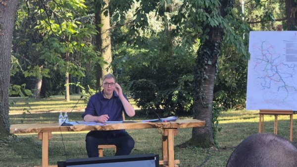 ПОВЕЋАЊЕ ПЛАТА ПРОСВЕТАРИМА: Вучић рекао колике ће бити најниже плате наставном и ненаставном особљу ПОВЕЋАЊЕ ПЛАТА ПРОСВЕТАРИМА: Вучић рекао колике ће бити најниже плате наставном и ненаставном особљу