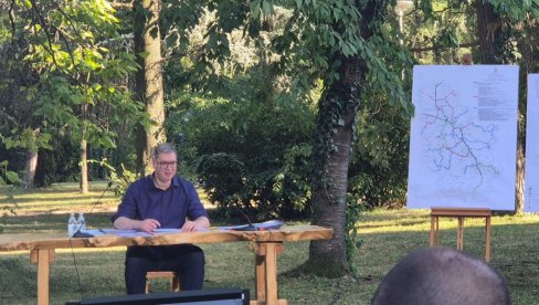 IMAMO 6,5 MILIJARDI EVRA NA RAČUNU Vučić: Rast nam je 4,2 odsto IMAMO 6,5 MILIJARDI EVRA NA RAČUNU Vučić: Rast nam je 4,2 odsto