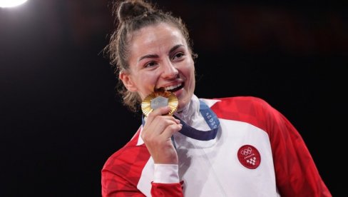 USTAŠKI PIR! Tompson divljao na dočeku zlatne hrvatske olimpijke USTAŠKI PIR! Tompson divljao na dočeku zlatne hrvatske olimpijke