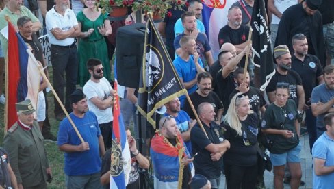ЧЕТНИЦИ УСТАЛИ ПРОТИВ ЛИТИЈУМА ЧЕТНИЦИ УСТАЛИ ПРОТИВ ЛИТИЈУМА