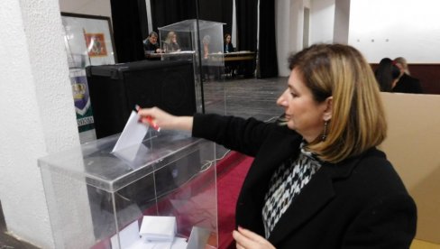SEDNICA SKUPŠTINA OPŠTINE TOPOLA: Za novu predsednicu izabrana Jasna Vuković SEDNICA SKUPŠTINA OPŠTINE TOPOLA: Za novu predsednicu izabrana Jasna Vuković