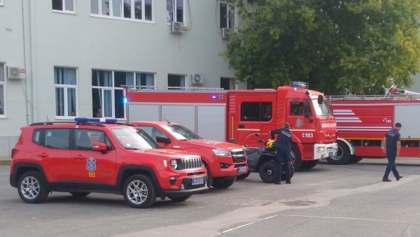 ВАТРА ГУТА КУЋУ У ЧАЧКУ: Језив снимак, кров скроз изгорео (ВИДЕО) ВАТРА ГУТА КУЋУ У ЧАЧКУ: Језив снимак, кров скроз изгорео (ВИДЕО)