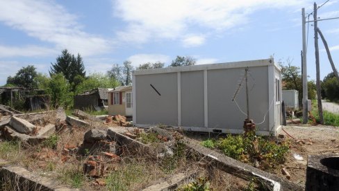 SELA NA BANIJI DALEKO OD OBNOVE POSLE RAZORNOG ZEMLJOTRESA 2020: Samo hoću da još jednom vatru upalim u svojoj kući, kaže baka Milja (FOTO) SELA NA BANIJI DALEKO OD OBNOVE POSLE RAZORNOG ZEMLJOTRESA 2020: Samo hoću da još jednom vatru upalim u svojoj kući, kaže baka Milja (FOTO)