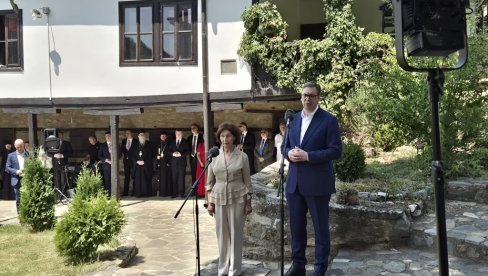 VUČIĆ SE SASTAO SA SILJANOVSKOM DAVKOVOM: Siguran sam da ćemo i dalje razvijati dobre odnose uz međusobno poštovanje (VIDEO) VUČIĆ SE SASTAO SA SILJANOVSKOM DAVKOVOM: Siguran sam da ćemo i dalje razvijati dobre odnose uz međusobno poštovanje (VIDEO)