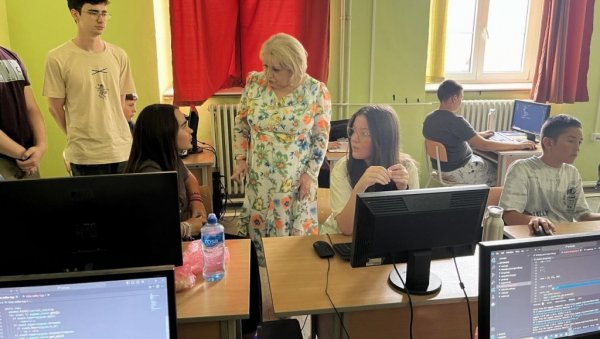 ДОДАТНА ОБУКА ИЗ ИТ ТЕХНОЛОГИЈА ЗА 300 ЂАКА: Летња школа програмирања у Сремској Митровици ДОДАТНА ОБУКА ИЗ ИТ ТЕХНОЛОГИЈА ЗА 300 ЂАКА: Летња школа програмирања у Сремској Митровици