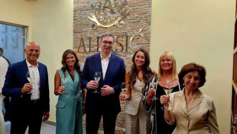 VUČIĆ NA RUČKU SA SILJANOVSKOM DAVKOVOM: Srbija i Severna Makedonija mogu mnogo da ponude u sektoru vinogradarstva i turizma VUČIĆ NA RUČKU SA SILJANOVSKOM DAVKOVOM: Srbija i Severna Makedonija mogu mnogo da ponude u sektoru vinogradarstva i turizma