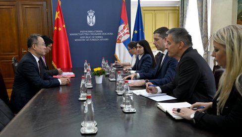 ĐURIĆ SA AMBASADOROM KINE LI MINGOM: Razgovori o odnosima i saradnji dve zemlje ĐURIĆ SA AMBASADOROM KINE LI MINGOM: Razgovori o odnosima i saradnji dve zemlje