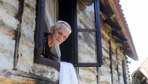 I 29 GODINA POSLE OLUJE BANIJA JE GOTOVO PUSTA: U Buinji nema žive duše sem Milana I 29 GODINA POSLE OLUJE BANIJA JE GOTOVO PUSTA: U Buinji nema žive duše sem Milana