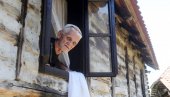 И 29 ГОДИНА ПОСЛЕ ОЛУЈЕ БАНИЈА ЈЕ ГОТОВО ПУСТА: У Буињи нема живе душе сем Милана И 29 ГОДИНА ПОСЛЕ ОЛУЈЕ БАНИЈА ЈЕ ГОТОВО ПУСТА: У Буињи нема живе душе сем Милана