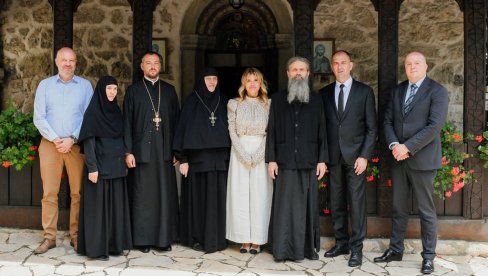 Kompanija m:tel proslavila krsnu slavu u manastiru Lovnica (FOTO) Kompanija m:tel proslavila krsnu slavu u manastiru Lovnica (FOTO)