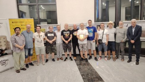 STRIP FESTIVAL U BRATUNCU: Otvoren izložbom karikatura Zorana Mihailovića STRIP FESTIVAL U BRATUNCU: Otvoren izložbom karikatura Zorana Mihailovića
