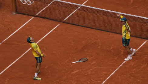 IZGUBIO OD ĐOKOVIĆA, PA OSVOJIO ZLATO: Australijanac se okitio najsjajnijem odličjem na Olimpijskim igrama IZGUBIO OD ĐOKOVIĆA, PA OSVOJIO ZLATO: Australijanac se okitio najsjajnijem odličjem na Olimpijskim igrama