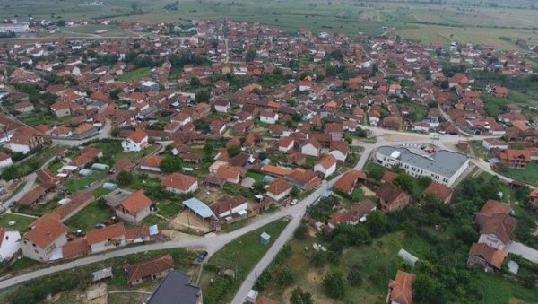 ПО НАЛОГУ КУРТИЈА: Петорици Срба који су ухапшени јутрос одређен притвор до 30 дана ПО НАЛОГУ КУРТИЈА: Петорици Срба који су ухапшени јутрос одређен притвор до 30 дана