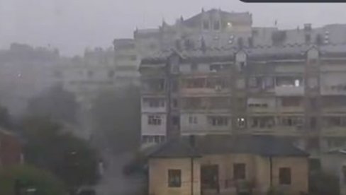 POTOP U LESKOVCU: Strašno nevreme pogodilo Jablanički okrug (VIDEO) POTOP U LESKOVCU: Strašno nevreme pogodilo Jablanički okrug (VIDEO)