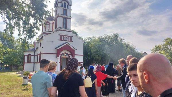 ЕПИСКОП БАНАТСКИ СЛУЖИО ЛИТУРГИЈУ У ЧЕСТЕРЕГУ: Прослављена слава ЕПИСКОП БАНАТСКИ СЛУЖИО ЛИТУРГИЈУ У ЧЕСТЕРЕГУ: Прослављена слава