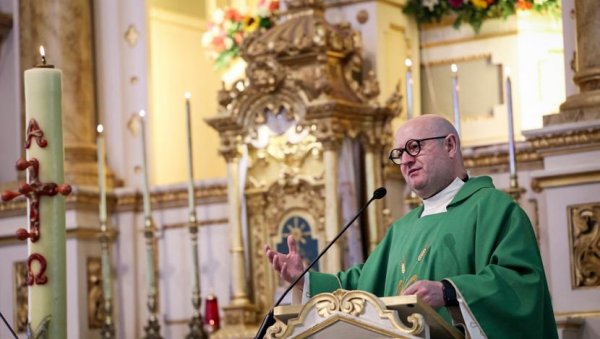 БИО У АВГАНИСТАНУ, ПА ПРЕЛОМИО: Свештеник одлучио да постане ди-џеј БИО У АВГАНИСТАНУ, ПА ПРЕЛОМИО: Свештеник одлучио да постане ди-џеј