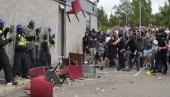 HAOS NA ENGELSKIM ULICAMA: Demonstranti upali i zapalili hotel sa migrantima (FOTO) HAOS NA ENGELSKIM ULICAMA: Demonstranti upali i zapalili hotel sa migrantima (FOTO)