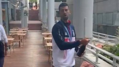 ISPLIVAO HIT SNIMAK: Novak Đoković je ovako proslavio zlatnu medalju na Olimpijskim igrama (VIDEO) ISPLIVAO HIT SNIMAK: Novak Đoković je ovako proslavio zlatnu medalju na Olimpijskim igrama (VIDEO)