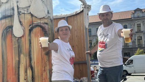 ĆILIBARSKO OKO JEČMA I DUŠA RAVNICE: Počeli Dani piva u Zrenjaninu (FOTO) ĆILIBARSKO OKO JEČMA I DUŠA RAVNICE: Počeli Dani piva u Zrenjaninu (FOTO)