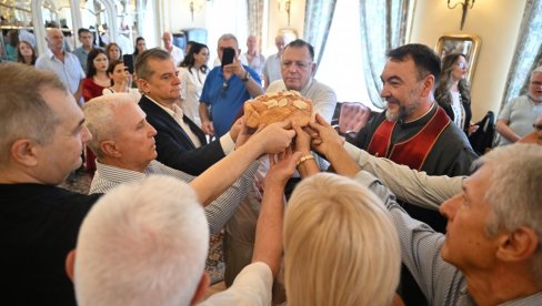 OKRUGAO VEK PILOTSKE SLAVE: Vazduhoplovci Srbije su se na svojoj slavi podsetili na najvećeg među velikanima neba OKRUGAO VEK PILOTSKE SLAVE: Vazduhoplovci Srbije su se na svojoj slavi podsetili na najvećeg među velikanima neba