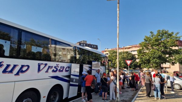 ЛЕСКОВЧАНИ НА ВРШАЧКОМ БРЕГУ: Одмор за децу из социјално угрожених породица ЛЕСКОВЧАНИ НА ВРШАЧКОМ БРЕГУ: Одмор за децу из социјално угрожених породица