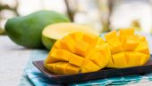 SLASNI MANGO NA TANJIRU: Evo kako da izaberete i očistite ovo egzotično voće SLASNI MANGO NA TANJIRU: Evo kako da izaberete i očistite ovo egzotično voće