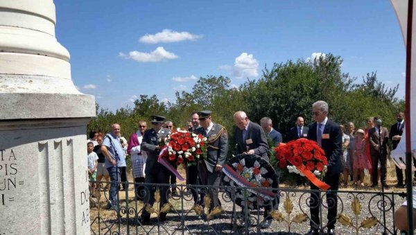 ОБЕЛЕЖЕНО 308 ГОДИНА ОД БИТКЕ КОД ПЕТРОВАРАДИНА И ПОБЕДЕ АУСТРИЈСКЕ ВОЈСКЕ НАД ТУРСКОМ Дипломатски кор на Везирцу ОБЕЛЕЖЕНО 308 ГОДИНА ОД БИТКЕ КОД ПЕТРОВАРАДИНА И ПОБЕДЕ АУСТРИЈСКЕ ВОЈСКЕ НАД ТУРСКОМ Дипломатски кор на Везирцу
