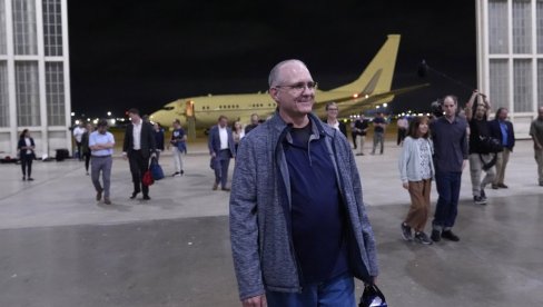 ПРВИ ПУТ ПРИКАЗАНИ СНИМЦИ ХАПШЕЊА АМЕРИЧКИХ ШПИЈУНА: Како су Гершкович и Вилан ухваћени са рукама у меду (ВИДЕО) ПРВИ ПУТ ПРИКАЗАНИ СНИМЦИ ХАПШЕЊА АМЕРИЧКИХ ШПИЈУНА: Како су Гершкович и Вилан ухваћени са рукама у меду (ВИДЕО)