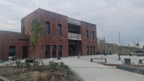 SAVREMENI KOLOSEK OD BEOGRADA DO BUDIMPEŠTE PRIBLIŽIĆE VRBAS SUBOTICI I NOVOM SADU Nova stanica za brzu prugu SAVREMENI KOLOSEK OD BEOGRADA DO BUDIMPEŠTE PRIBLIŽIĆE VRBAS SUBOTICI I NOVOM SADU Nova stanica za brzu prugu