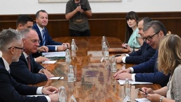 ВУЧИЋ СА КАРНЕРОМ О БРОЈНИМ ТЕМАМА: Геополитичке тензије и војни сукоби довели до повећане неизвесности ВУЧИЋ СА КАРНЕРОМ О БРОЈНИМ ТЕМАМА: Геополитичке тензије и војни сукоби довели до повећане неизвесности