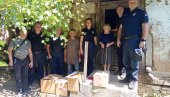 POLICAJCI IZ TRGOVIŠTA POKAZALI HUMANOST: Odneli hranu baki u planinskom selu POLICAJCI IZ TRGOVIŠTA POKAZALI HUMANOST: Odneli hranu baki u planinskom selu