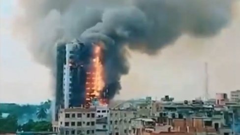 24 НАСТРАДАЛО У ПОЖАРУ КОЈИ ЈЕ ИЗАЗВАЛА РУЉА: Језиви детаљи нереда у Бангладешу (ФОТО) 24 НАСТРАДАЛО У ПОЖАРУ КОЈИ ЈЕ ИЗАЗВАЛА РУЉА: Језиви детаљи нереда у Бангладешу (ФОТО)