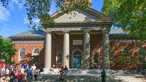 KAMPUS JE POSTAO BASTION ANTISEMETIZMA: Jevrejski studenti podneli tužbu protiv Univerziteta Harvard zbog antisemitizma KAMPUS JE POSTAO BASTION ANTISEMETIZMA: Jevrejski studenti podneli tužbu protiv Univerziteta Harvard zbog antisemitizma
