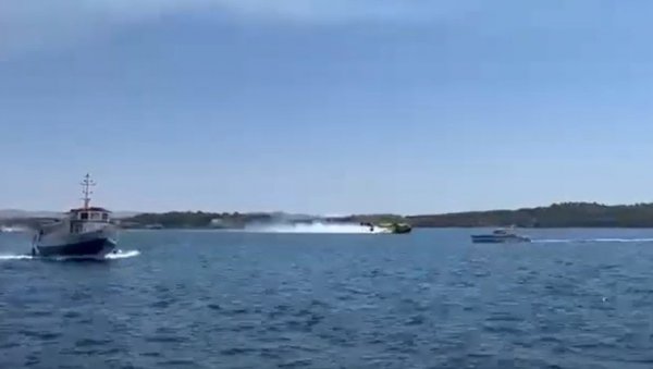 ДРАМА ИЗБЕГНУТА У ПОСЛЕДЊИ ЧАС: Умало судар на морској пучини, корисници мрежа бесни - Ово се мора казнити, макар и накнадно (ВИДЕО) ДРАМА ИЗБЕГНУТА У ПОСЛЕДЊИ ЧАС: Умало судар на морској пучини, корисници мрежа бесни - Ово се мора казнити, макар и накнадно (ВИДЕО)