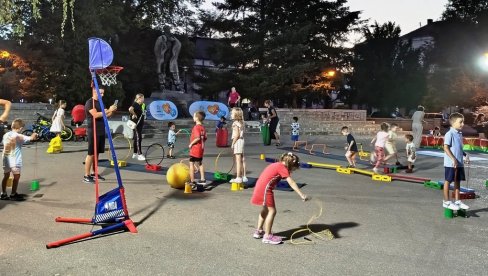 SPORTSKO LETO U PARAĆINU OVE GODINE SKRAĆENO I IZMEŠTENO IZVAN CENTRA GRADA Korisna razbibriga za mališane SPORTSKO LETO U PARAĆINU OVE GODINE SKRAĆENO I IZMEŠTENO IZVAN CENTRA GRADA Korisna razbibriga za mališane