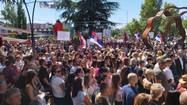 НА МОСТУ СМО ОПСТАНАК БРАНИЛИ, САД БРАНИМО НЕСТАНАК: Почео протест Срба у Косовској Митровици (ВИДЕО) НА МОСТУ СМО ОПСТАНАК БРАНИЛИ, САД БРАНИМО НЕСТАНАК: Почео протест Срба у Косовској Митровици (ВИДЕО)
