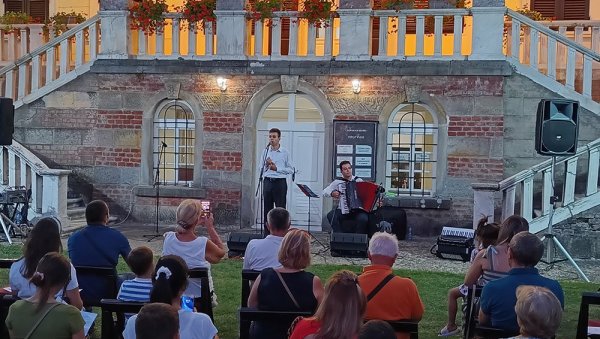 У ЗНАКУ НАРОДНЕ МУЗИКЕ: Концерт дуа „Браћа Ђонић“ у врњачком Замку културе У ЗНАКУ НАРОДНЕ МУЗИКЕ: Концерт дуа „Браћа Ђонић“ у врњачком Замку културе