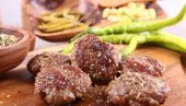 SPREMITE UKUSNE LESKOVAČKE UŠTIPKE: Sočne mesne loptice koje ćete obožavati SPREMITE UKUSNE LESKOVAČKE UŠTIPKE: Sočne mesne loptice koje ćete obožavati