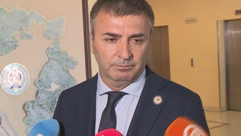 NAPAD NA NOVITOVIĆA: Presrele ga nepoznate osobe i bejzbol palicama lupale automobil NAPAD NA NOVITOVIĆA: Presrele ga nepoznate osobe i bejzbol palicama lupale automobil