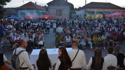 ZVUK SRPSKE FRULE DOLAZI PRAVO IZ DUŠE: U Grljanu kod Zaječara održan je 40. jubilarni Sabor posvećen narodnim instrumentima ZVUK SRPSKE FRULE DOLAZI PRAVO IZ DUŠE: U Grljanu kod Zaječara održan je 40. jubilarni Sabor posvećen narodnim instrumentima