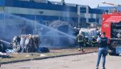 БУКТИ СКЛАДИШТЕ ПЛАСТИКЕ У ОСИЈЕКУ: Грађани позвани да затворе прозоре и навуку ролетне БУКТИ СКЛАДИШТЕ ПЛАСТИКЕ У ОСИЈЕКУ: Грађани позвани да затворе прозоре и навуку ролетне