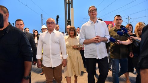 VUČIĆ POSETIO VRBAS: Predsednik obišao završne radove na železničkoj stanici - Ovo je danas potpuno nova zemlja (FOTO/VIDEO) VUČIĆ POSETIO VRBAS: Predsednik obišao završne radove na železničkoj stanici - Ovo je danas potpuno nova zemlja (FOTO/VIDEO)