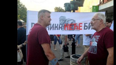 NESTOROVIĆ SE POTUKAO NASRED ULICE U OBRENOVCU Dokaz da opozicija organizuje proteste: Počeli su i bukvalno da se biju za prevlast! NESTOROVIĆ SE POTUKAO NASRED ULICE U OBRENOVCU Dokaz da opozicija organizuje proteste: Počeli su i bukvalno da se biju za prevlast!